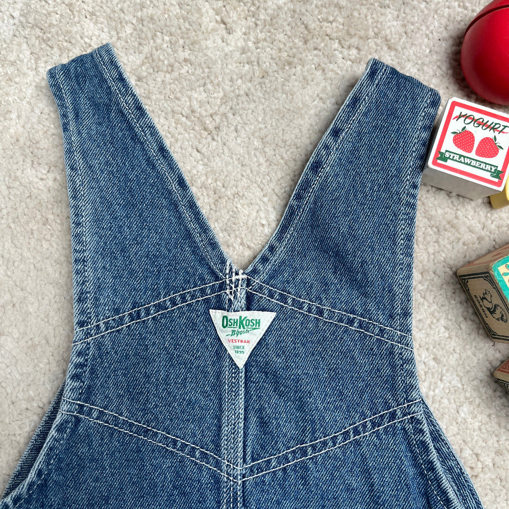 Smækspencer i denim fra Oshkosh str. 5 år